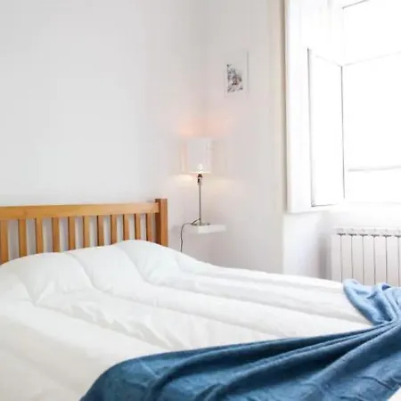 Apartment The Encounter: Our Cozy Green Terrace Lisbon